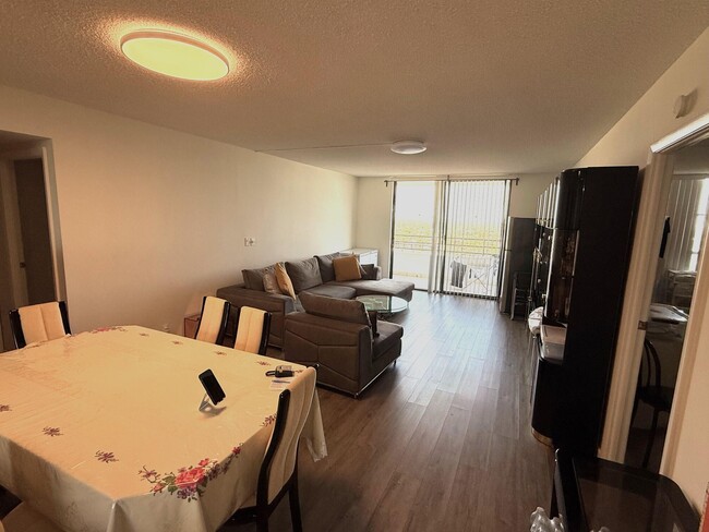 Building Photo - 600 Three Islands Boulevard