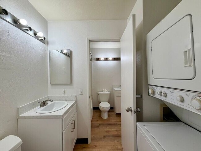 Foto del edificio - Ewa Beach - Palm Villas II: 2 Bed 1-1/2 Bath Townhouse w/ 2 Parking