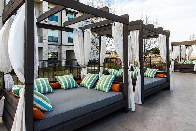 Foto del edificio - 10500 S I-35 Frontage Rd