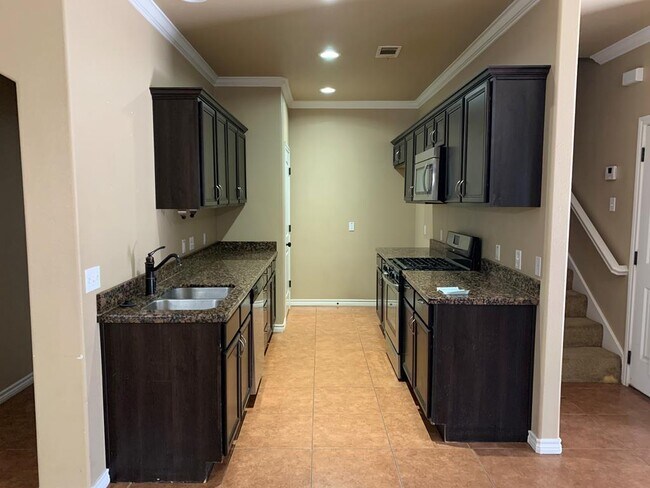 Foto del edificio - 7230 Manford Ln