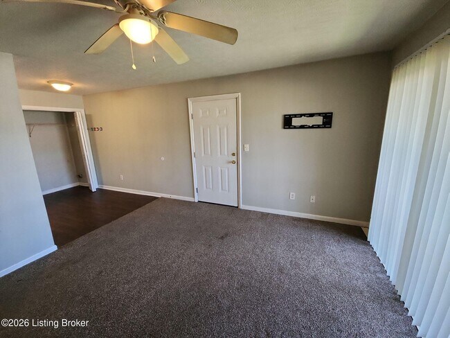 Foto del edificio - 4103 Blue Lick Ct