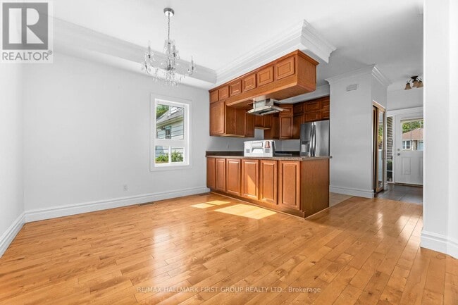 Building Photo - 147 Tresane St
