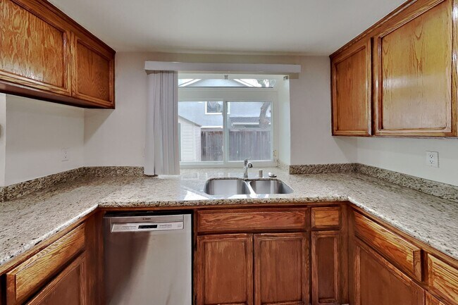 Foto del edificio - 2331 Sweetwater Dr