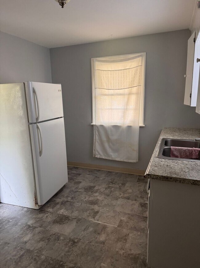 Foto del edificio - 372 Emerson Ave