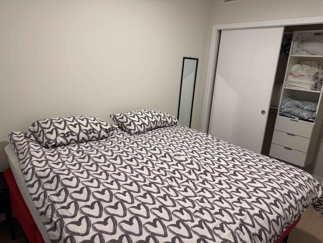 Building Photo - 2108 Gilmore Av