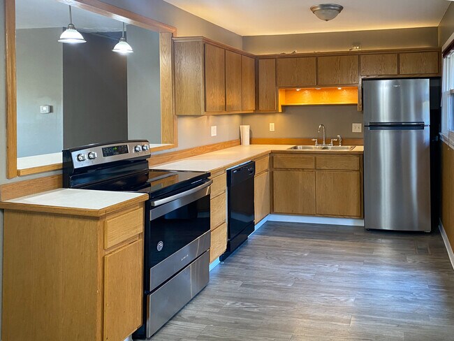Building Photo - 2034 College Heights Rd