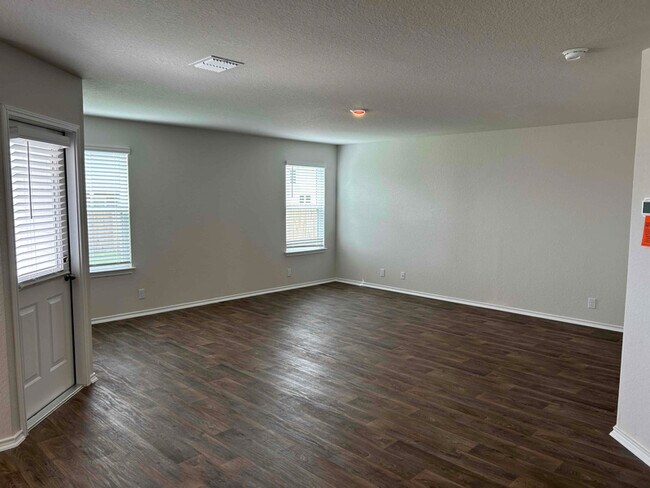 Building Photo - 13708 Grapeland Gap