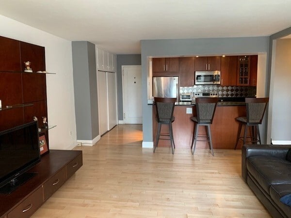 Building Photo - 145 Pinckney St