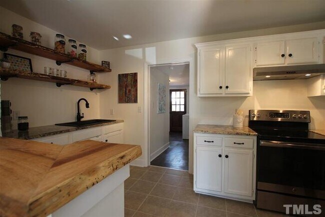 Building Photo - Updated single-family home in downtown Raleigh