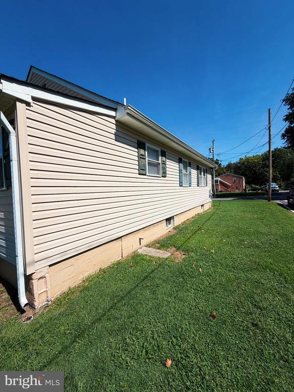 Building Photo - 200 Brylgon Ave