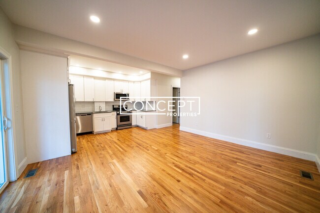 Building Photo - 172 N St