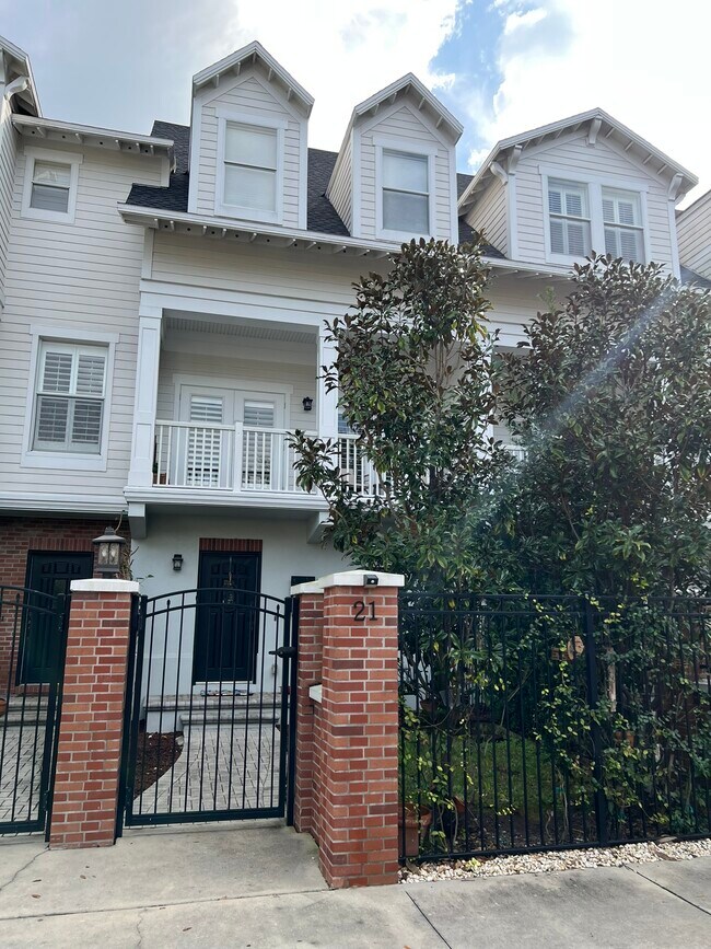 Building Photo - 2442 W Mississippi Ave
