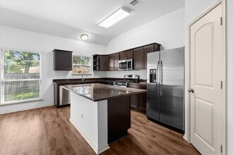 Building Photo - 1925 Briar Grove Dr