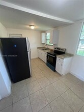 Building Photo - 453 SW 19th Rd