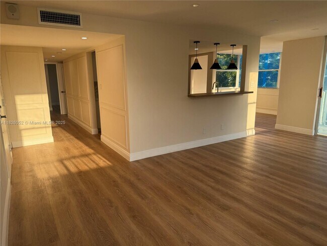 Foto del edificio - 16546 NE 26th Ave