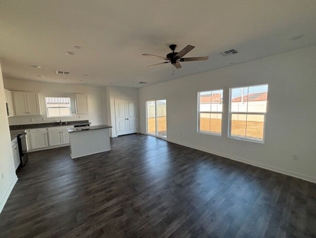 Foto del edificio - Move-In Ready Brand New 3 Bedroom Home with Paid Solar and 2-Car Garage