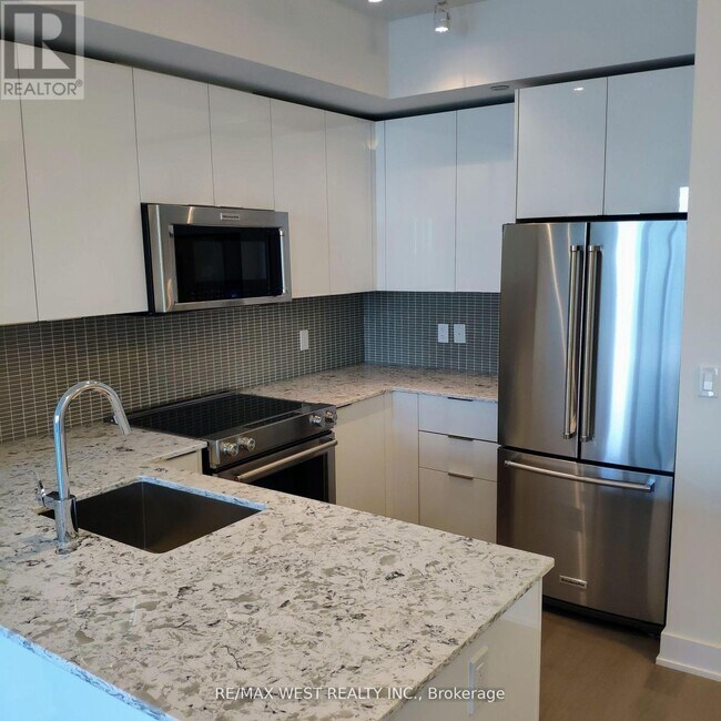 Building Photo - 20 Shore Breeze Dr