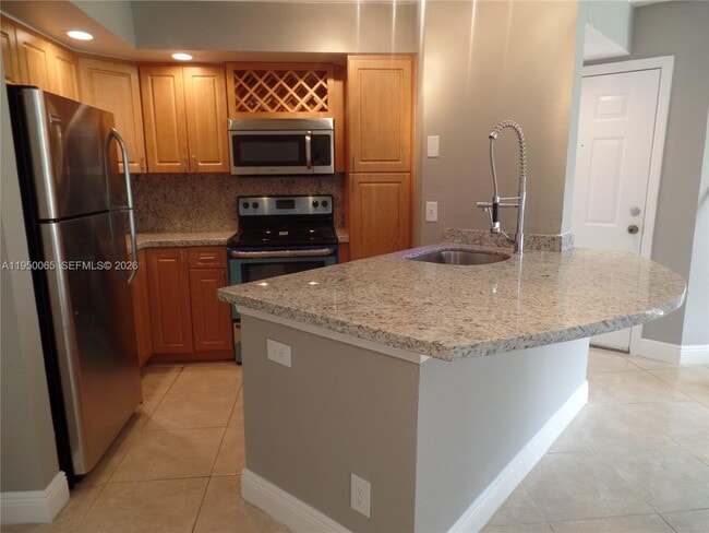 Foto del edificio - 3350 Pinewalk Dr N