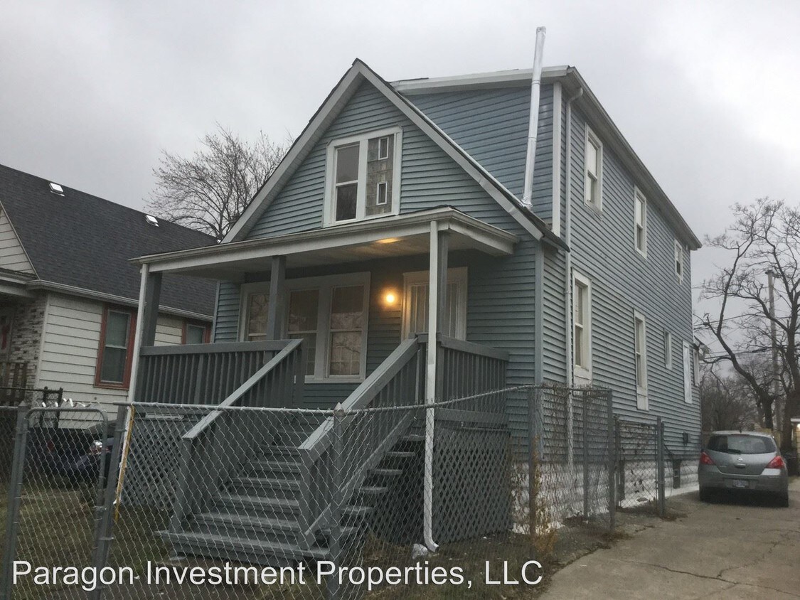 Primary Photo - 4 br, 1.5 bath House - 39 E. 102nd Pl