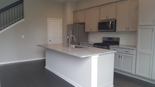 Building Photo - 1BR 1.5BA Townhouse- Aria Sandy Springs