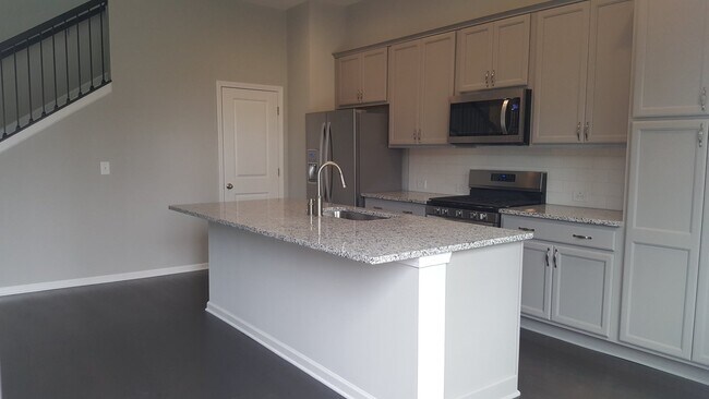 Foto del edificio - 1BR 1.5BA Townhouse- Aria Sandy Springs