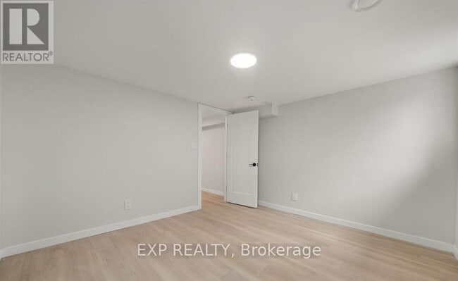 Photo du bâtiment - 89 College St E