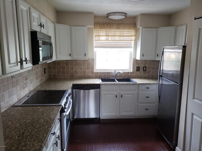 Building Photo - 4915 Baymeadows Rd