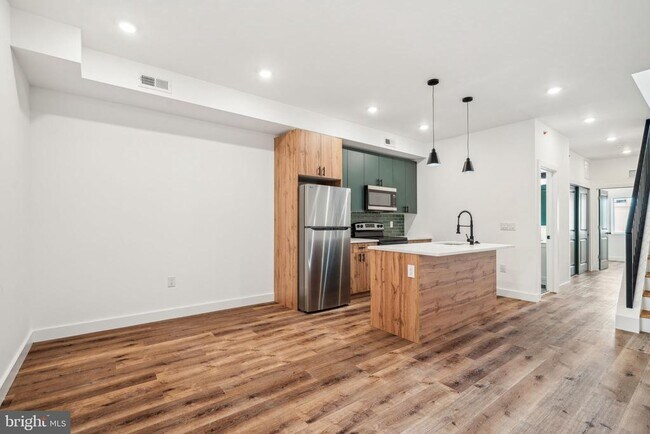 Building Photo - 2630 N 11th St