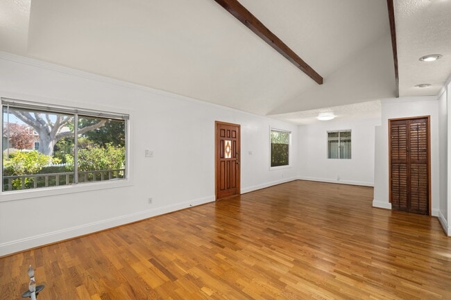 Building Photo - 510 Hargrave St