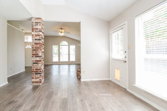 Building Photo - 7900 Flowertree Ct
