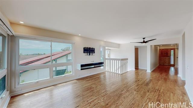Building Photo - 989 Kaluanui Rd