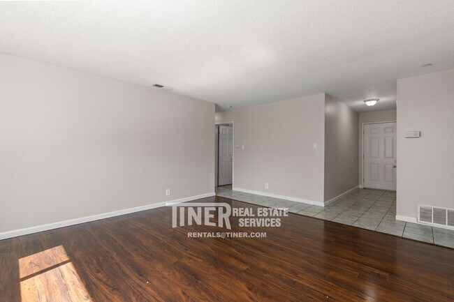 Building Photo - Great 3 Bedroom 2 Bath In Rancho