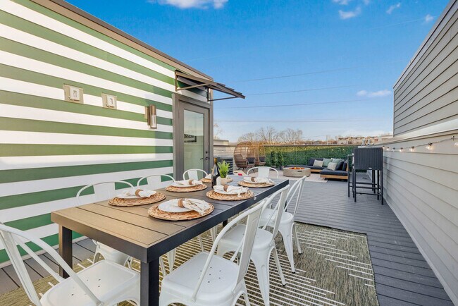 Building Photo - 104 Myrtle St