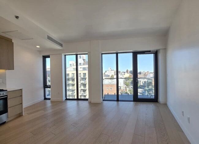 Foto del edificio - 30-05 Vernon Blvd