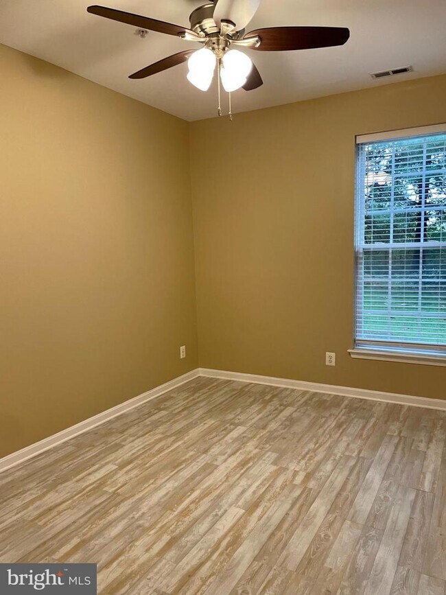 Foto del edificio - 185 Wildflower Pl