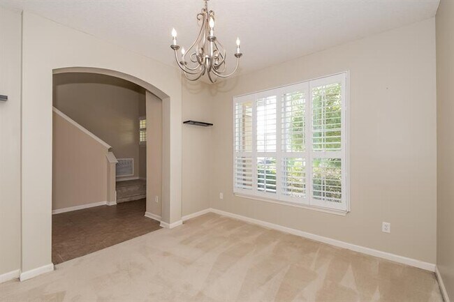 Building Photo - 685 Porta Rosa Circle