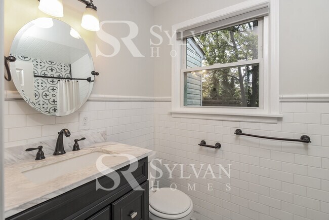 Building Photo - Lovely 3BR, 2.BA, traditional ranch