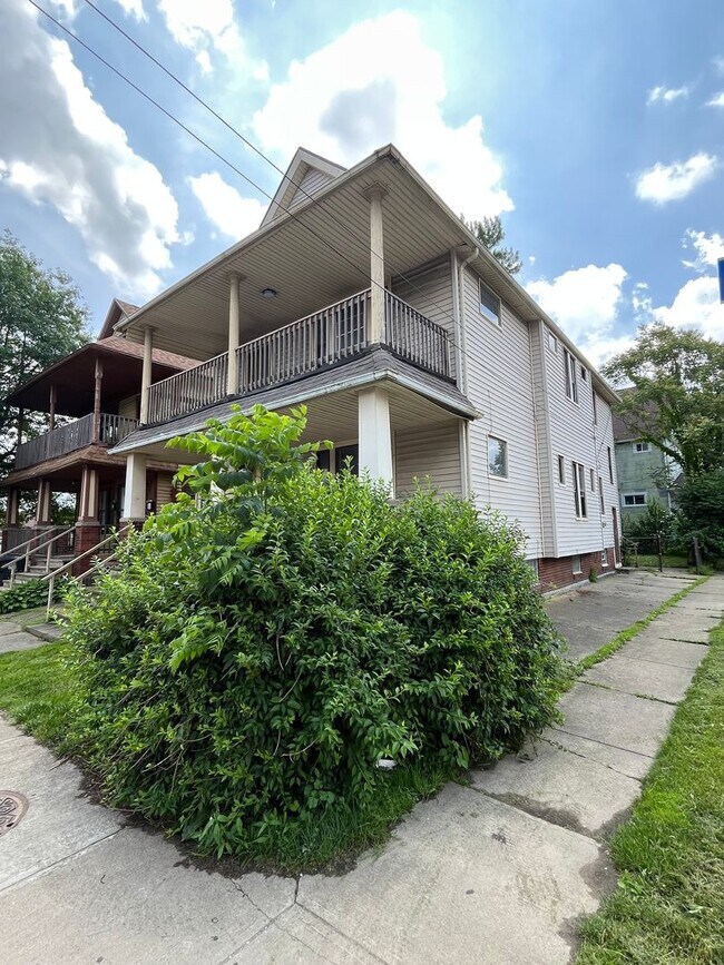 Building Photo - 3001 Denison Ave
