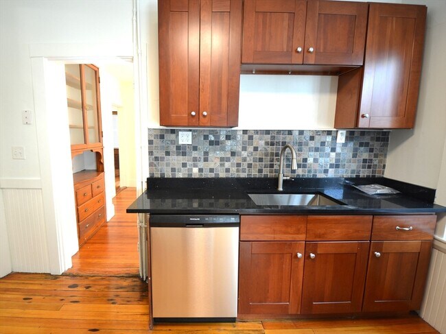 Building Photo - 82 Montebello Rd