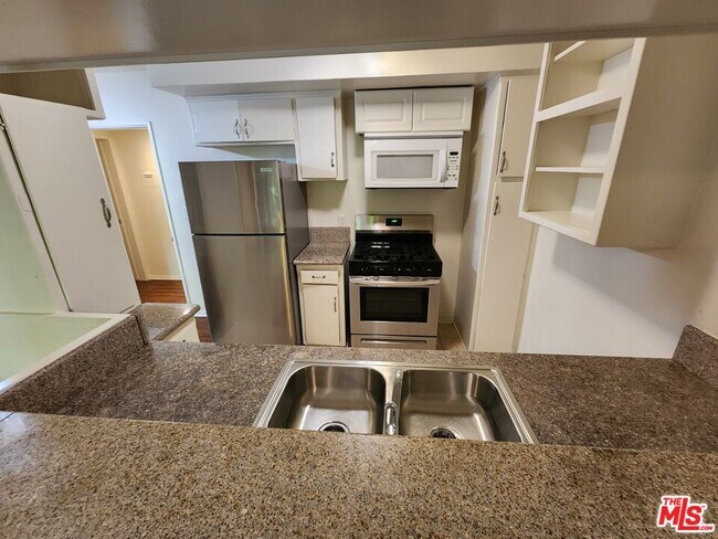 Foto del edificio - 1013 N San Vicente Blvd