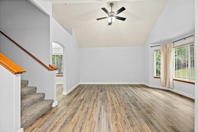 Building Photo - Spacious 3-Bed Home w/ AC, RV Parking & Hu...