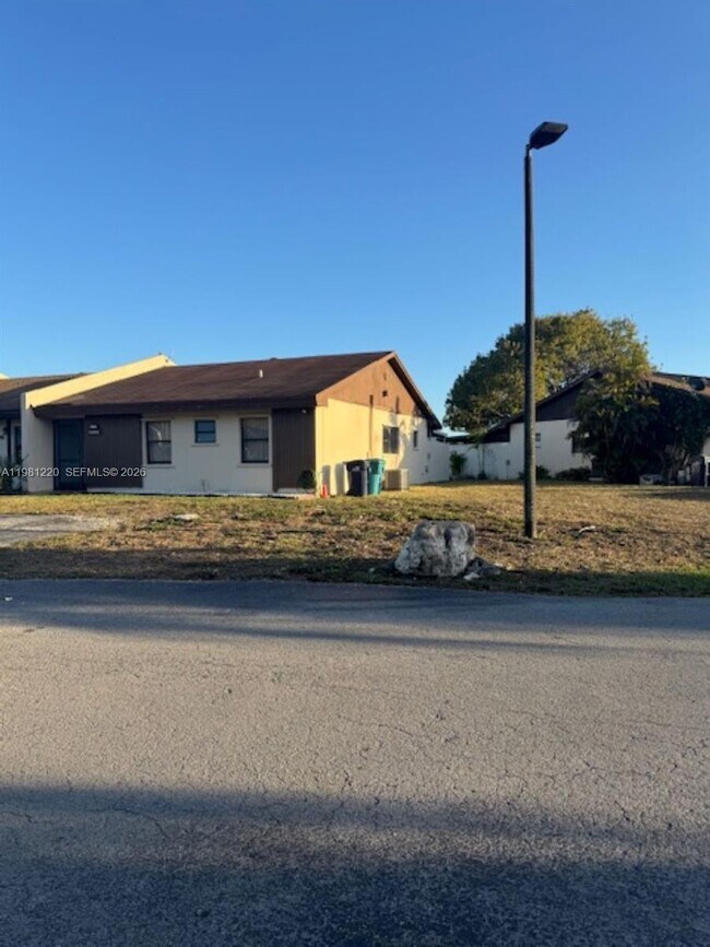 Foto del edificio - 4929 SW 139th Ct