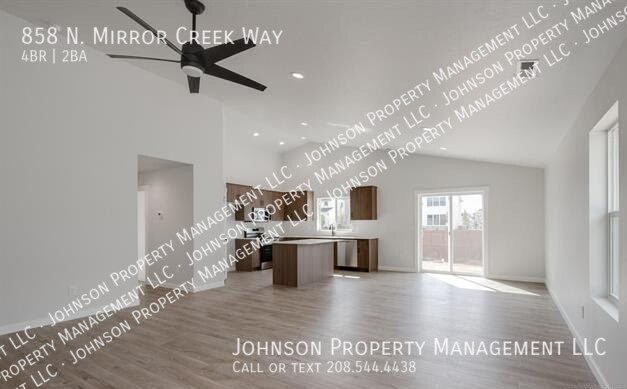 Building Photo - 858 N Mirror Creek Way