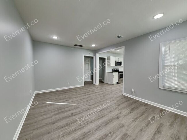 Foto del edificio - Charming 2BR Duplex with Modern Comfort an...