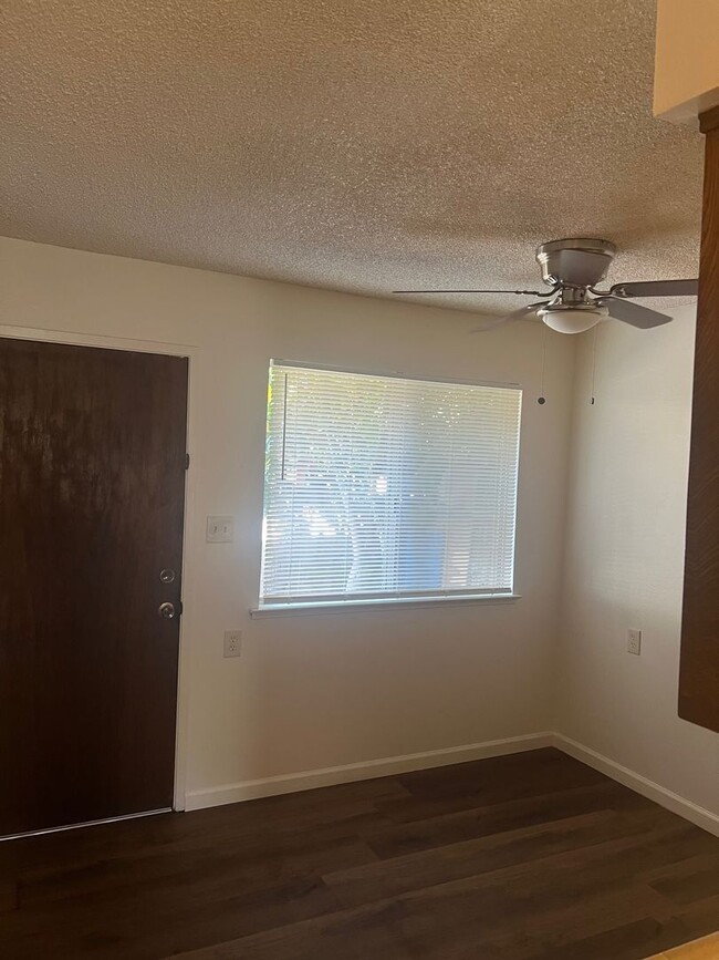 Building Photo - Cute Apartment