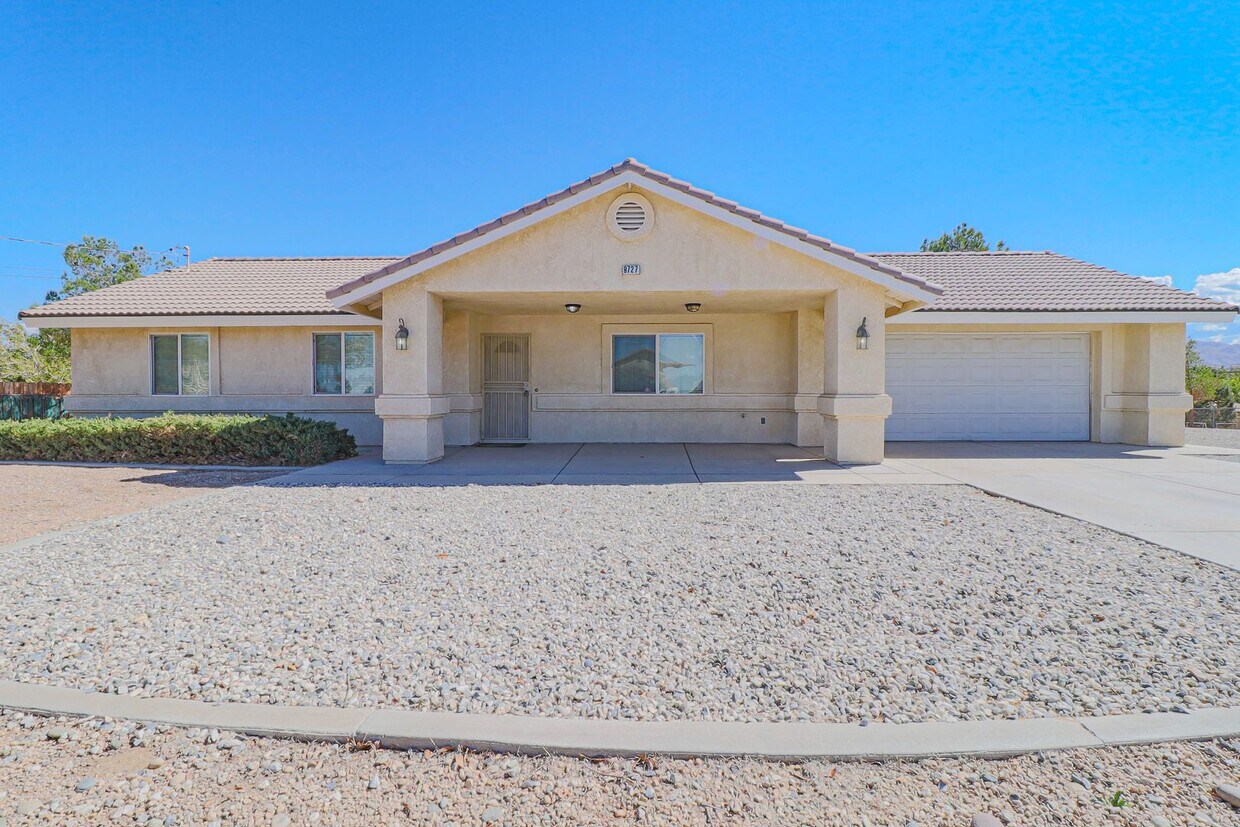 Primary Photo - Beautiful Single Family Home located in He...