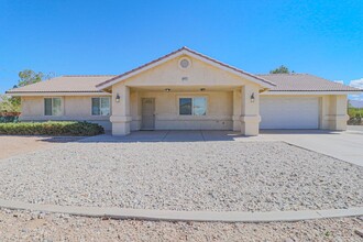 Building Photo - 9727 Peach Ave