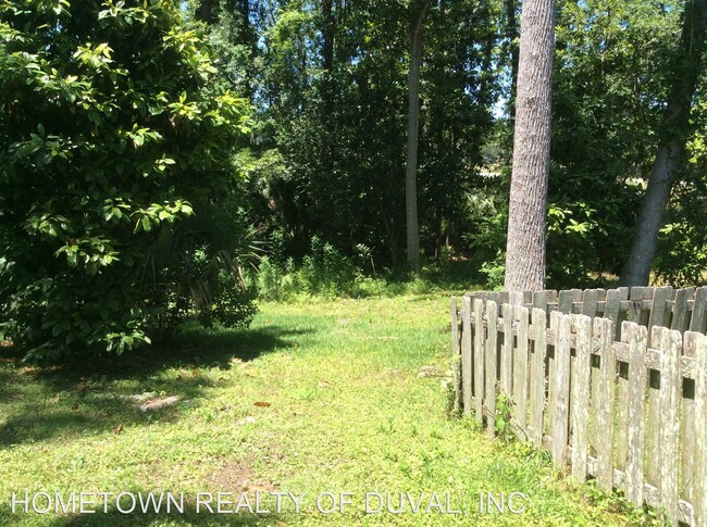 Building Photo - 3 br, 1 bath House - 706 Estates Cove Rd