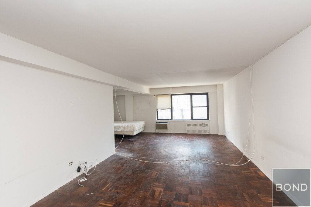 Primary Photo - 157 E 55th St