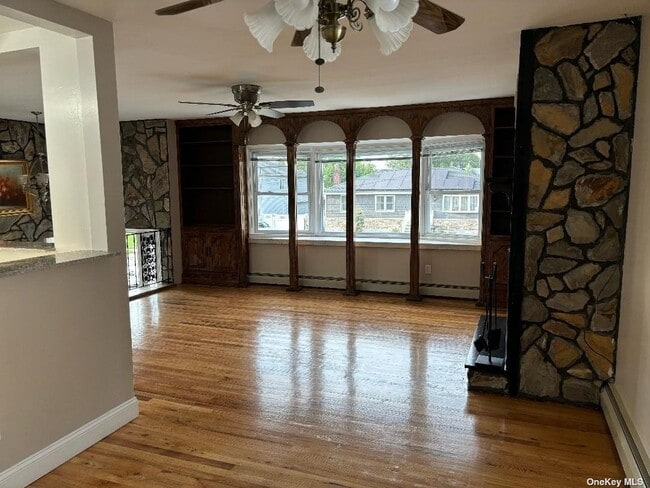 Building Photo - 3620 Manhasset St